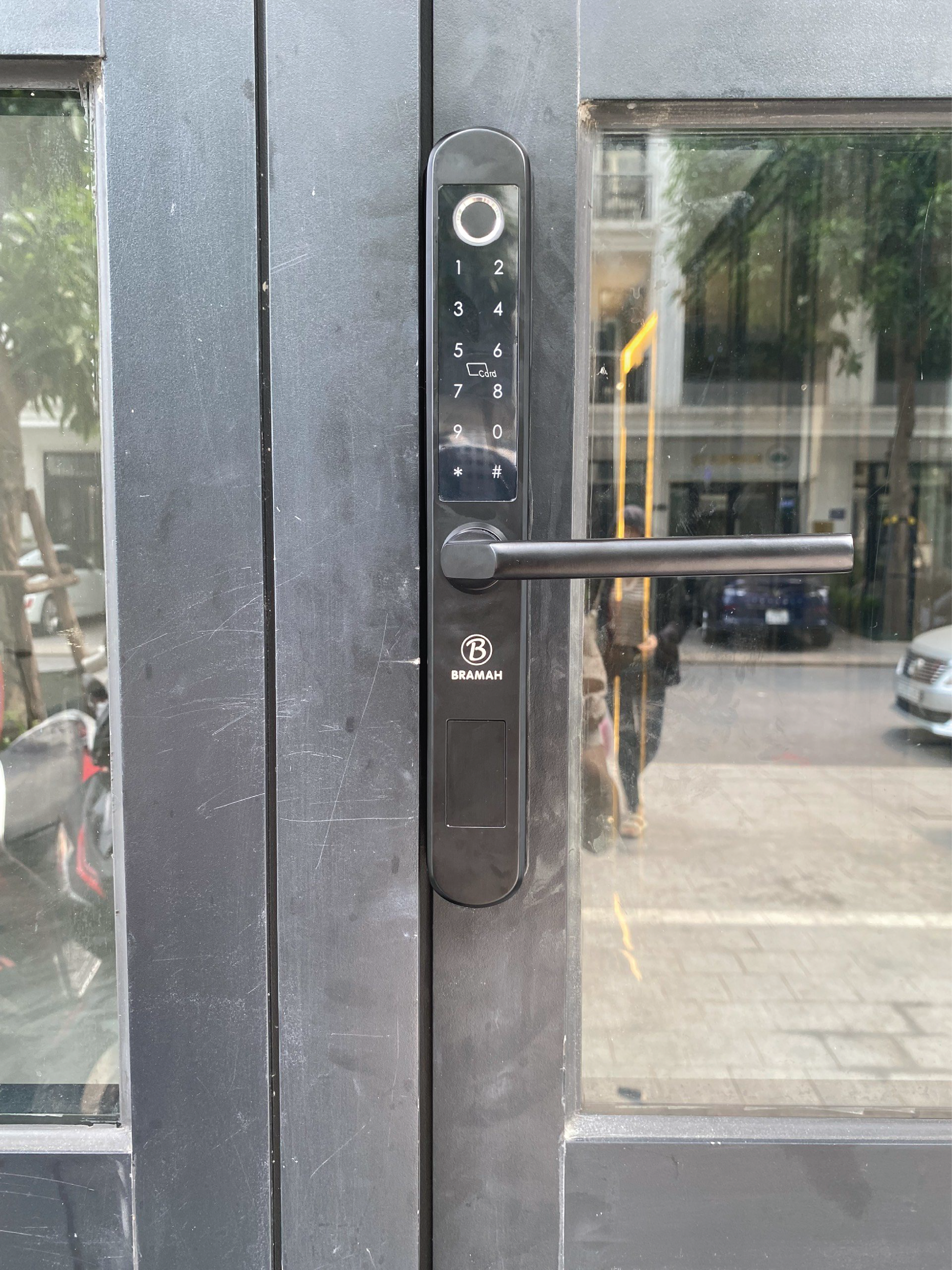 HÌNH ẢNH THỰC TẾ KHÓA CỬA NHÔM BRAMAH A250